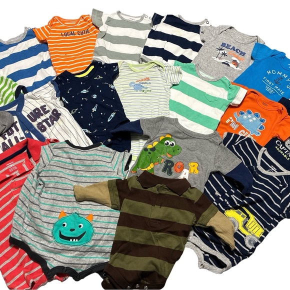 32 NB 0-3 MO bay boy lot -onesies-jumpers-sleepers-pants - Picture 6 of 6
